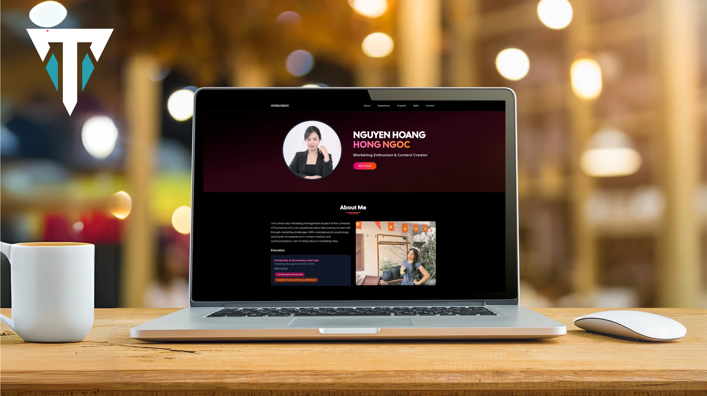 Laptop trên bàn với Portfolio của gói Go